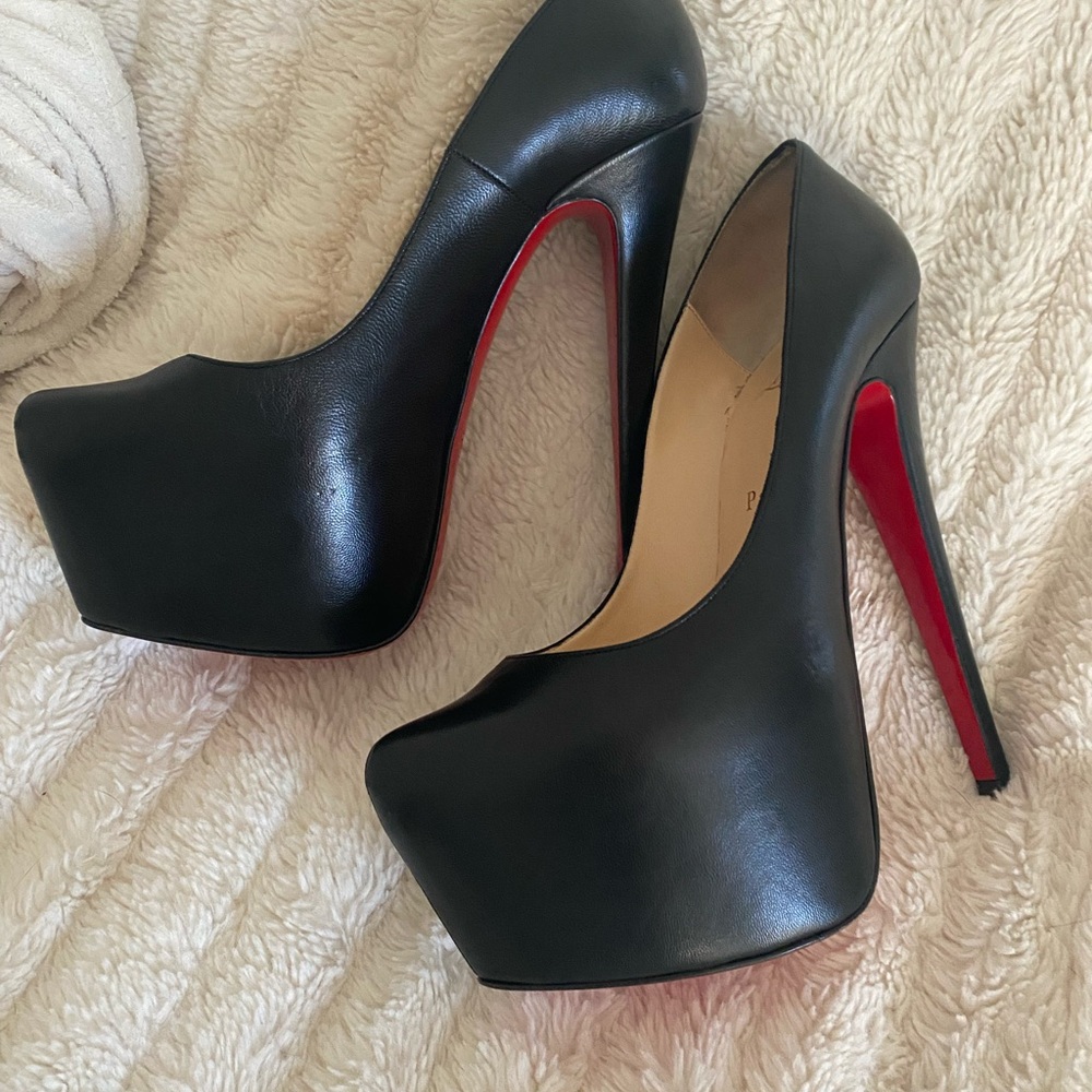 Christian Louboutin Daffodil size 7.5 great shape!